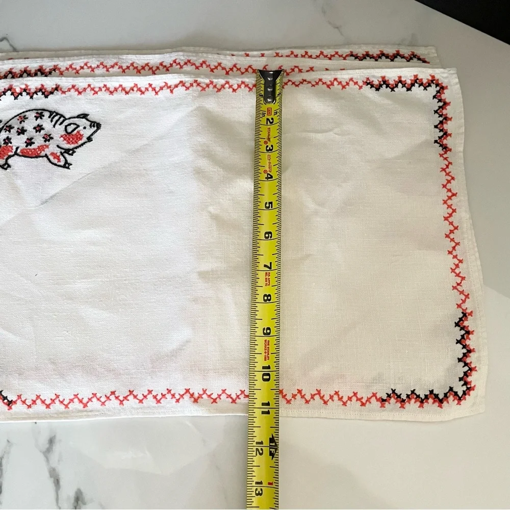 8 Piece SET - Vintage Embroidered Animal Themed Placemats & Napkins